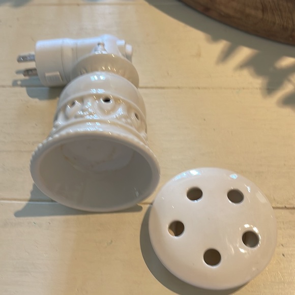 Scentsy Wax Warmer  Plug-In   Nightlight - Picture 6 of 9